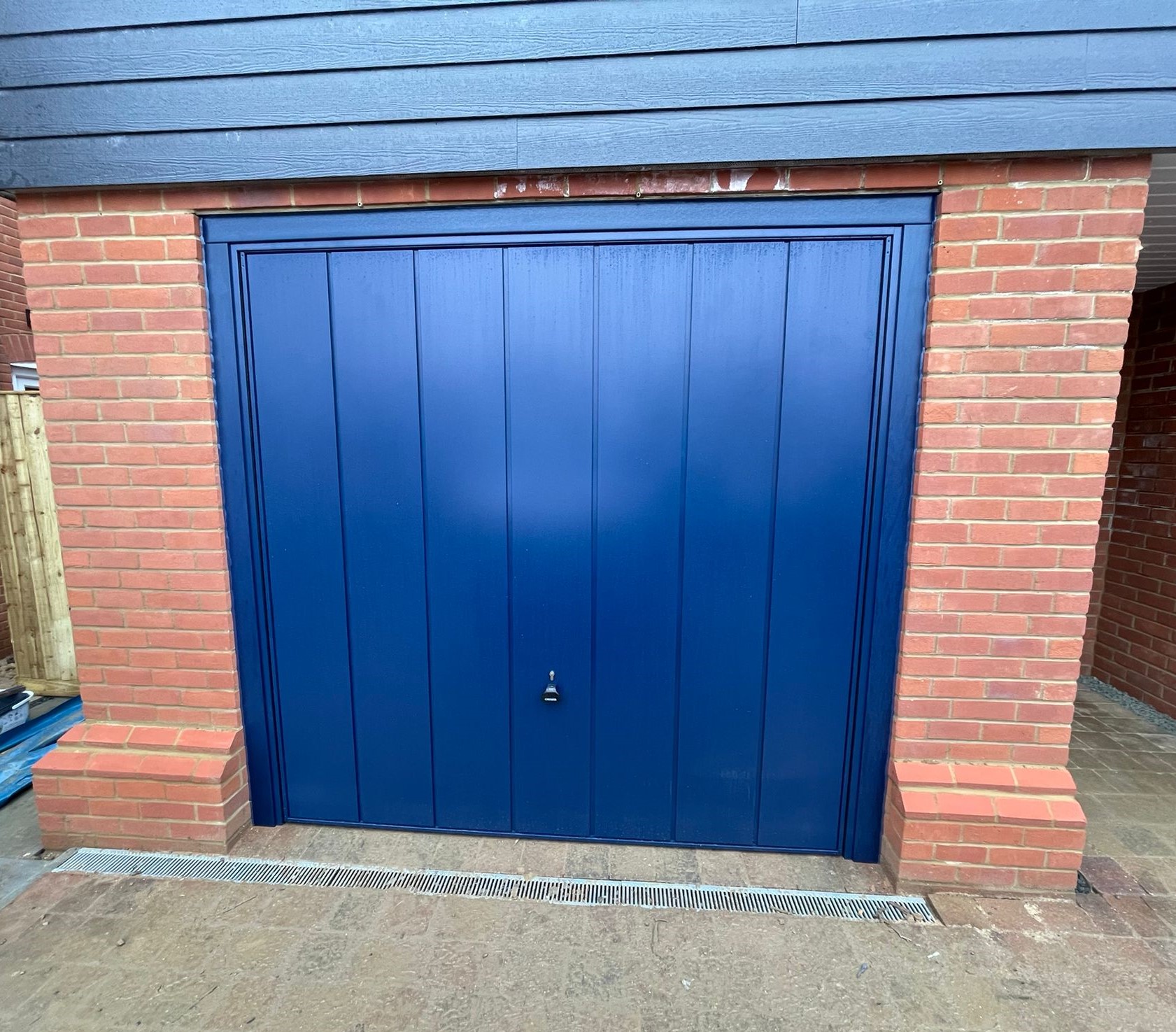 Hormann 2601 Elegance up and over garage door Hormann 2601 Elegance up and over garage door installed in Milton Keynes